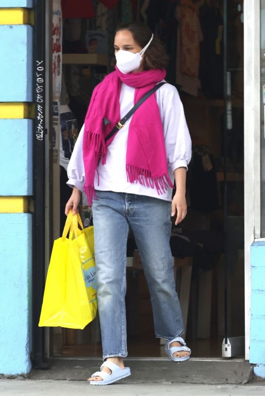 NATALIE PORTMAN Leaves La La Ling Store in Los Angeles 01/31/2022