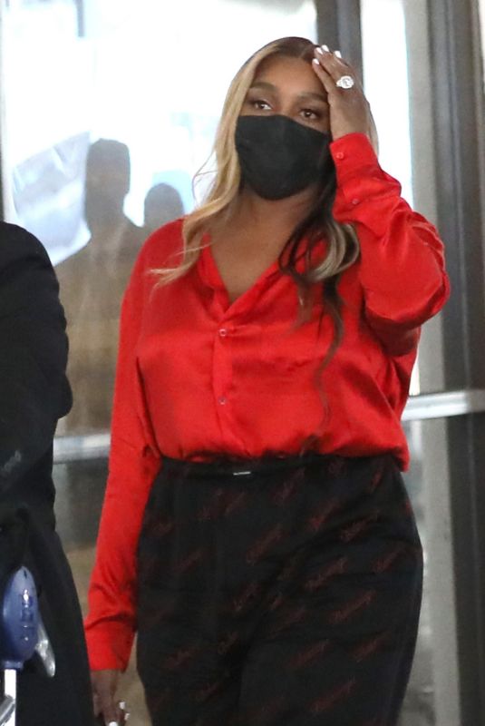 NENE LEAKES Arrives at LAX Airport in Los Angeles 02/06/2022