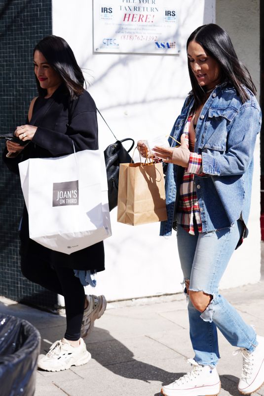 NIKKI and BRIE BELLA Out for Dinner and Shopping in Los Angeles 02/15/2022