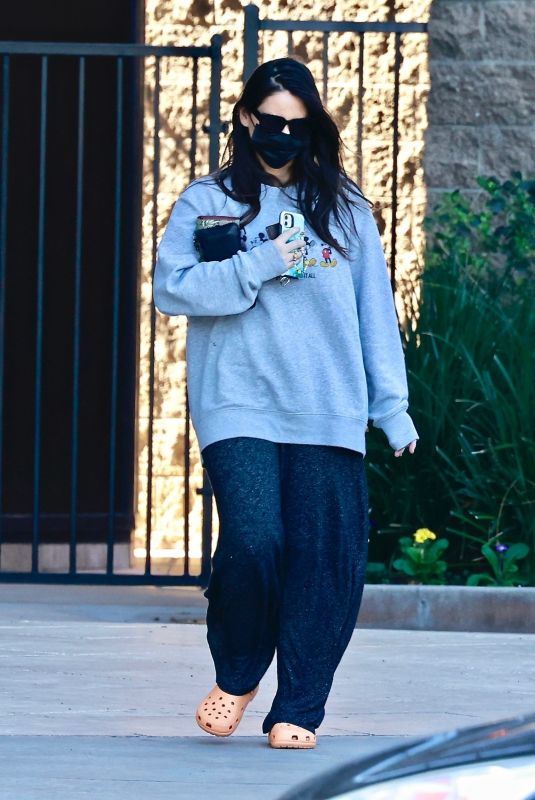 OLIVIA MUNN Out and About in Los Angeles 02/16/2022