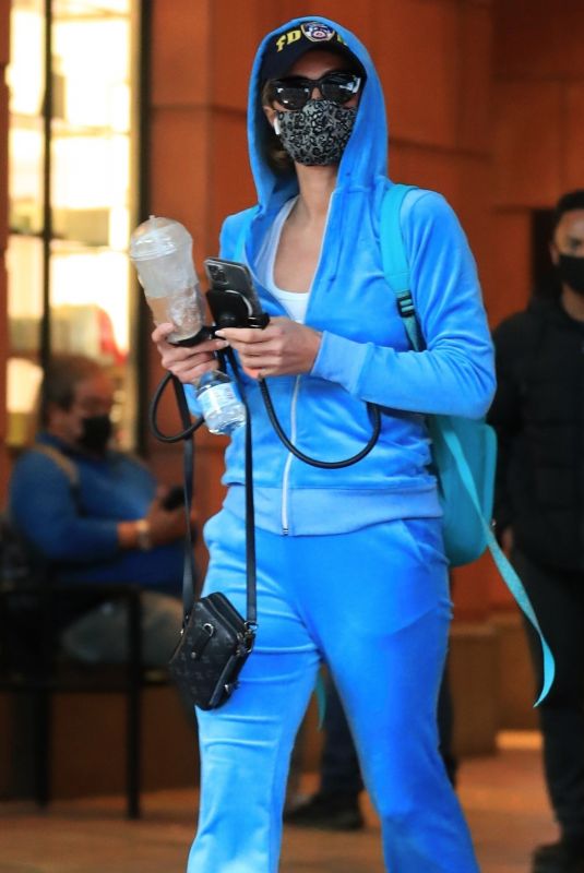 PARIS HILTON at a Medical Building in Beverly Hills 02/22/2022