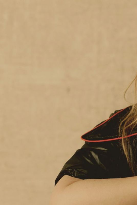 PIPER PERABO in Schon! Magazine, February 2022