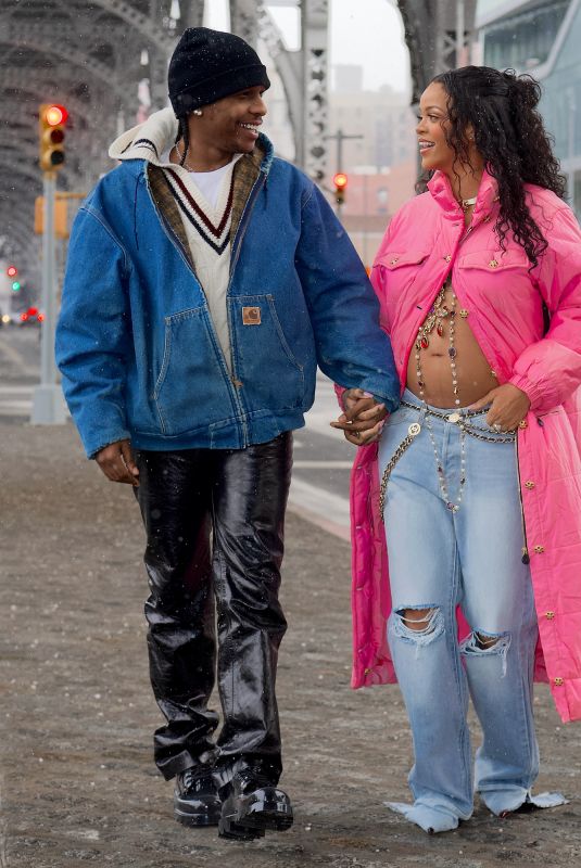 Pregnant RIHANNA and Asap Rocky Out in New York 01/28/2022