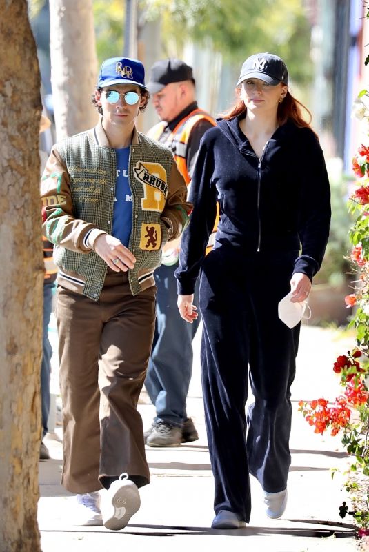 Pregnant SOPHIE TURNER and Joe Jonas Out in West Hollywood 02/17/2022