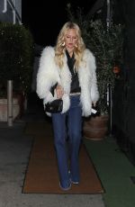 Rachel Zoe "Grabs dinner in Santa Monica" (18.02.2022