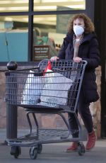 RHEA PERLMAN Shopping at Gelson