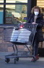 RHEA PERLMAN Shopping at Gelson
