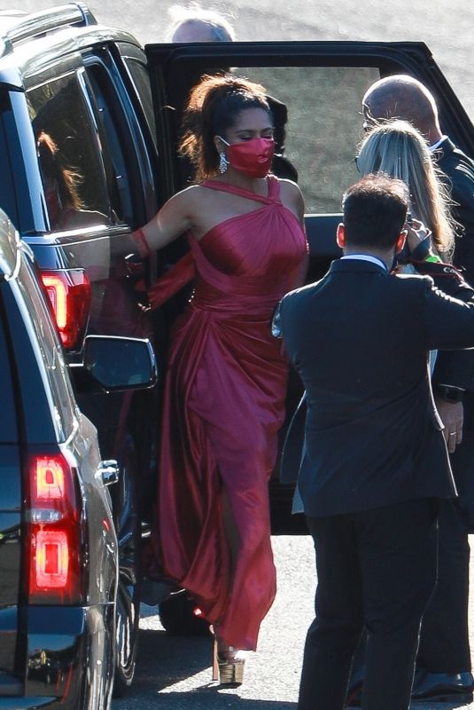 SALMA HAYEK Arrives at 2022 SAG Awards in Santa Monica 02/27/2022