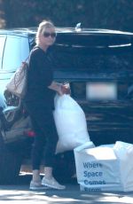 SANDRA LEE Arrives at Her Home in Los Angeles 02/03/2022