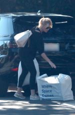 SANDRA LEE Arrives at Her Home in Los Angeles 02/03/2022