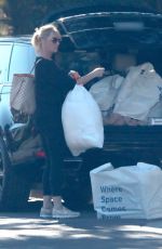 SANDRA LEE Arrives at Her Home in Los Angeles 02/03/2022