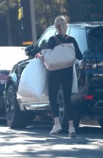 SANDRA LEE Arrives at Her Home in Los Angeles 02/03/2022