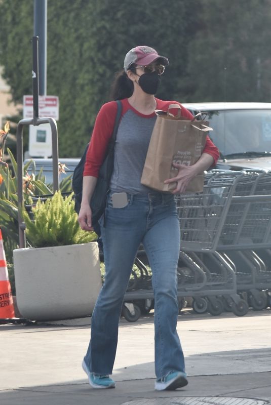 SARAH SILVERMAN Out Shopping Groceries in Studio City 02/19/2022