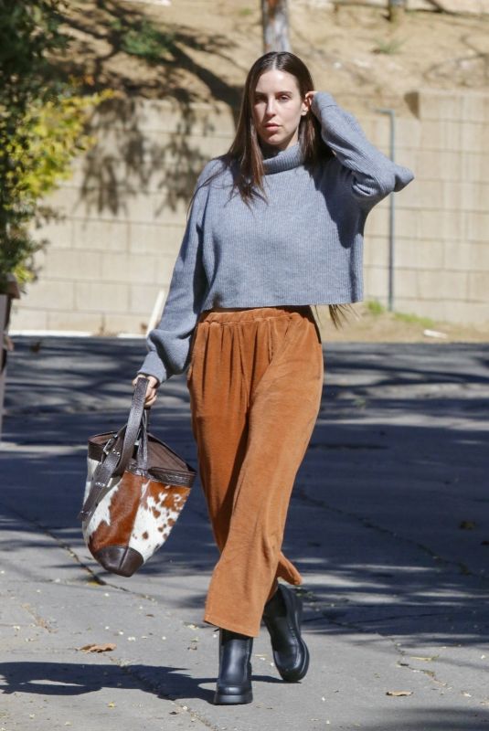 SCOUT WILLIS Arrives at Her Home in Los Angeles 02/22/2022
