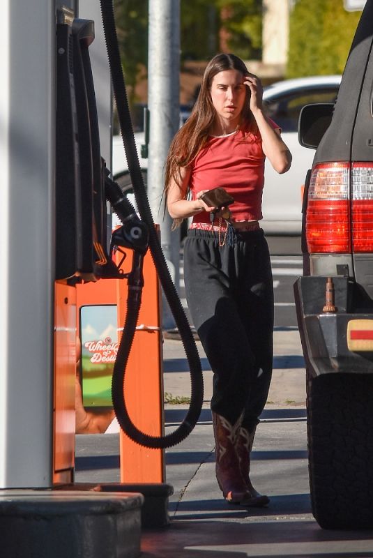 SCOUT WILLIS at a Gas Station in Los Angeles 02/05/2022