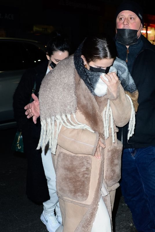 SELENA GOMEZ Arrives at Comedy Cellar in New York 02/20/2022
