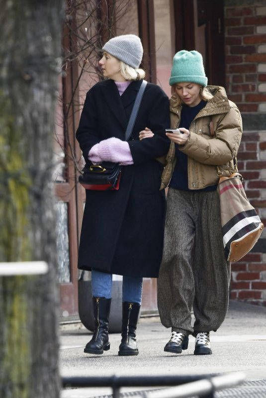 SIENNA and SAVANNAH MILLER Out for Lunch in New York 02/06/2022
