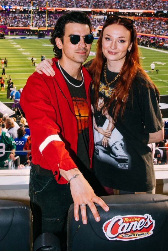 SOPHIE TURNER and Joe Jonas  at Sofi sStadium 02/13/2022