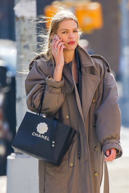 STELLA MAXWELL Out Shopping in New York 02/08/2022