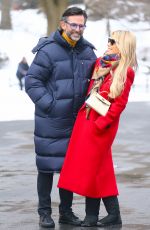 SYLVIE MEIS After Installation of Gold Cube by Niclas in Central Park in New York 02/02/2022