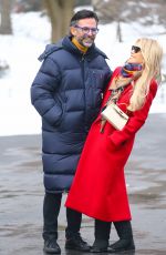 SYLVIE MEIS After Installation of Gold Cube by Niclas in Central Park in New York 02/02/2022