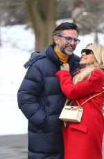 SYLVIE MEIS After Installation of Gold Cube by Niclas in Central Park in New York 02/02/2022