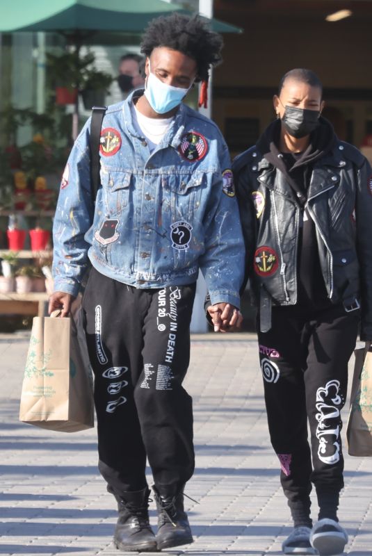 WILLOW SMITH and De’Wayne Shopping at Whole Foods in Malibu 02/22/2022