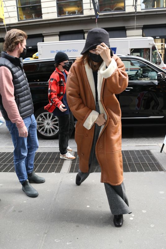 ZRNDAYA and Tom Holland Shopping at Prada in New York 02/16/2022