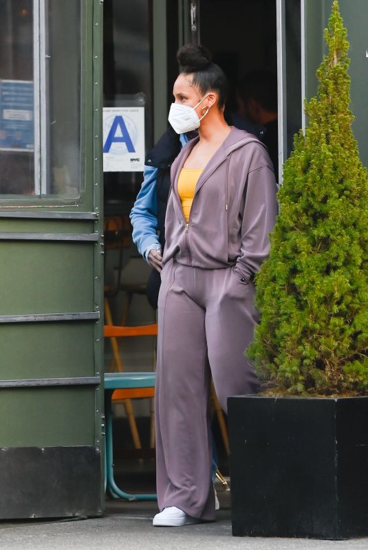 ALICIA KEYS Out for Dinner in New York 03/17/2022