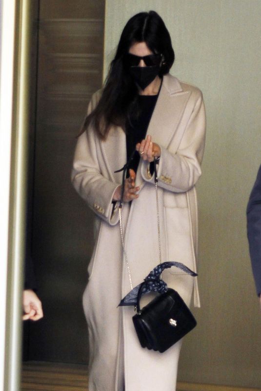 ANNE HATHAWAY Leaves Her Hotel in Milan 02/28/2022