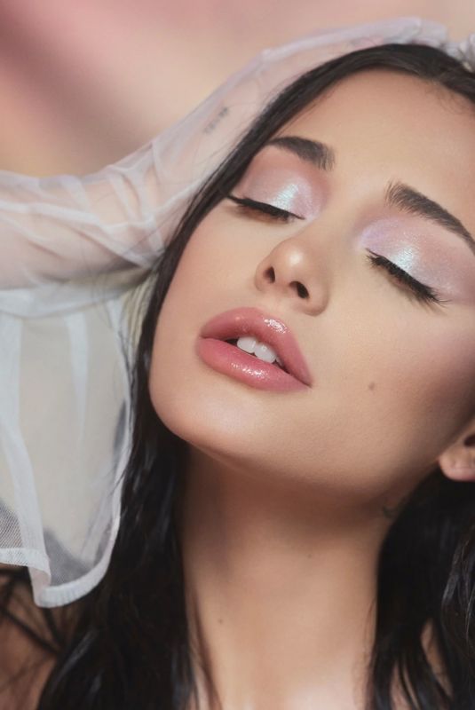 ARIANA GRANDE for R.E.M. Beauty, March 2022