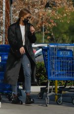 ASHLEE SIMPSON Shopping at Bed Bath & Beyond in Los Angeles 03/07/2022