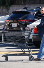 ASHLEE SIMPSON Shopping for Groceries at a Market in Los Angeles 03/01/2022