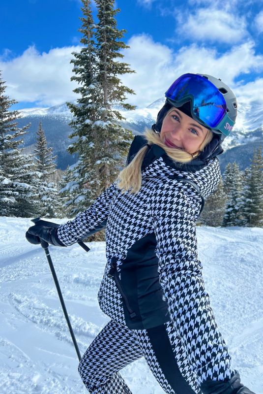BEATRICE BOUCHARD - Instagram Photos 03/20/2022