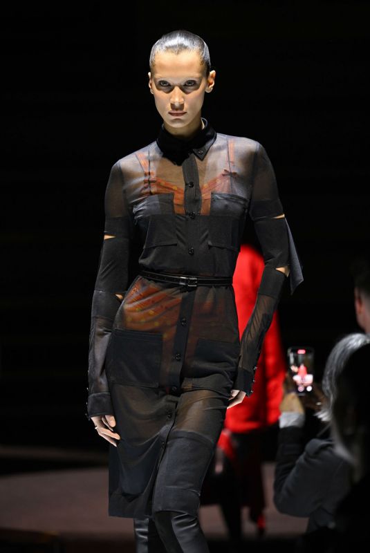 BELLA HADID Walks Runway at Burberry A/W 2023 Womenswear Collection in London 03/11/2022
