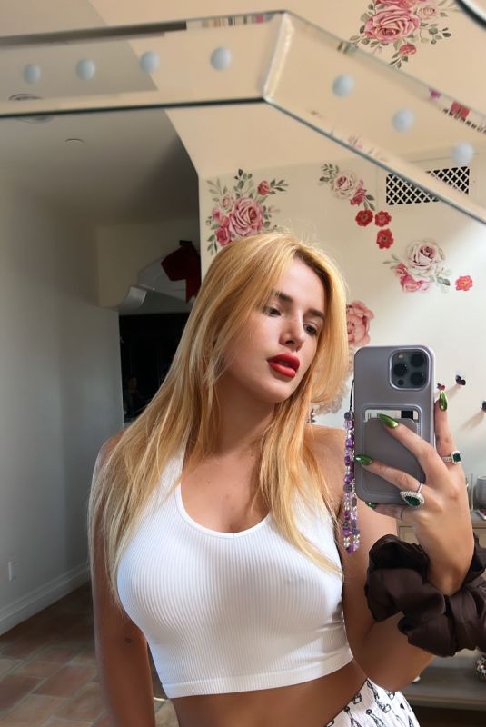 BELLA THORNE - Instagram Photo and Video 03/30/2022