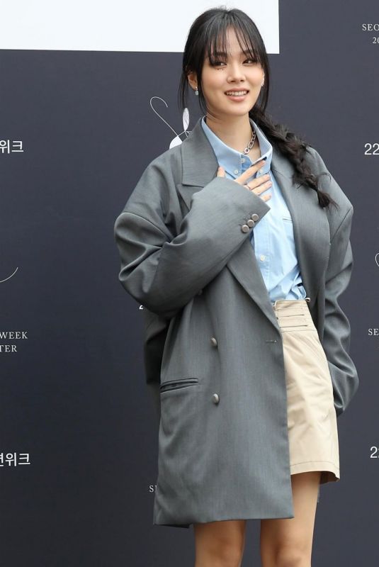 BIBI Arrives at 2022 Fall/Winter Seoul Fashion Week 03/18/2022