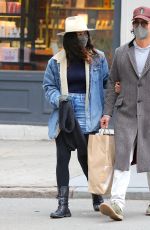 CAMIL ALVES Shopping on Broadway in New York 03/20/2022