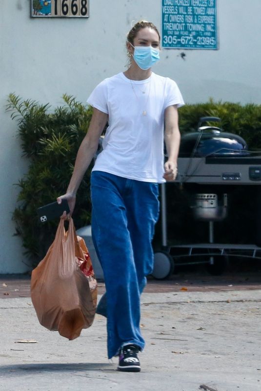 CANDICE SWANEPOEL Shopping at ACE Hardware in Miami 03/18/2022