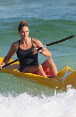 CANDICE WARNER Running Drills on Bondi Beach in Sydney 03/23/2022