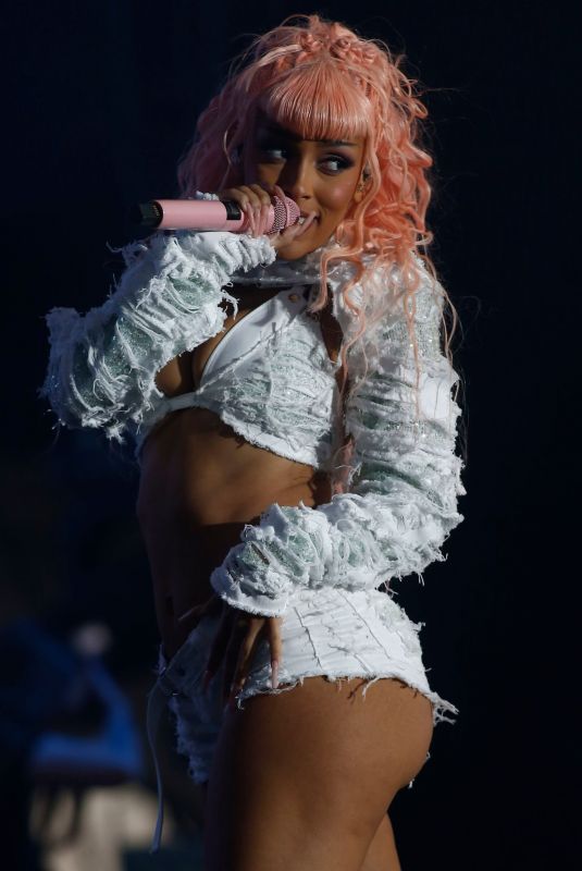 DOJA CAT Performs at Lollapalooza 2022 Music Festival in Santiago 03/20/2022
