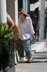ELLE and DAKOTA FANNING Out Shopping on Rodeo Dr. in Beverly Hills 03/17/2022