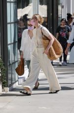 ELLE and DAKOTA FANNING Out Shopping on Rodeo Dr. in Beverly Hills 03/17/2022