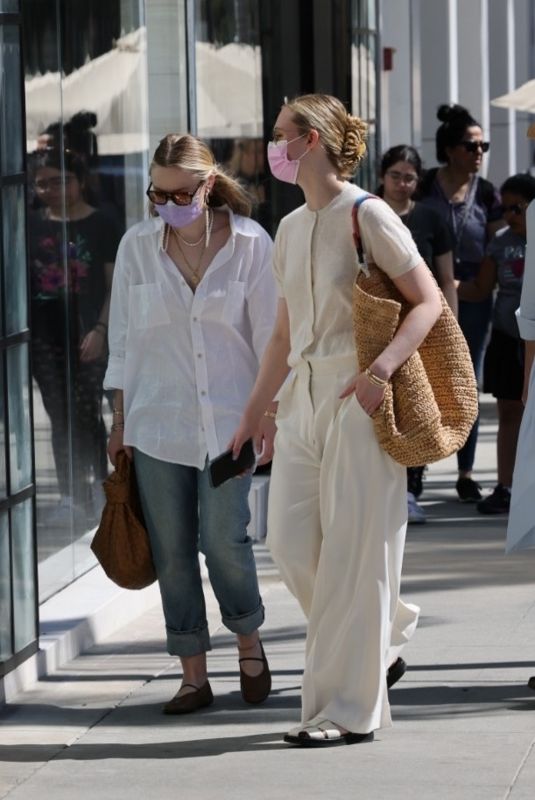 ELLE and DAKOTA FANNING Out Shopping on Rodeo Dr. in Beverly Hills 03/17/2022