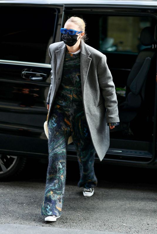 GIGI HADID Arrives at Costes Hotel in Paris 03/01/2022