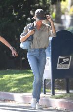GISELE BUNDCHEN Out Shopping for Groceries in Los Angeles 03/22/2022