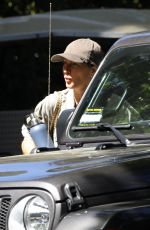 GISELE BUNDCHEN Out Shopping for Groceries in Los Angeles 03/22/2022