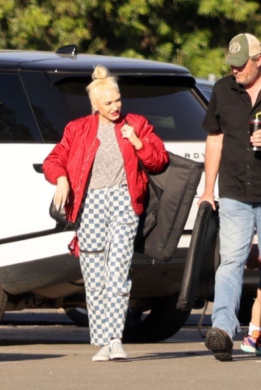 GWEN STEFANI and Blake Shelton Out in Los Angeles 03/16/2022