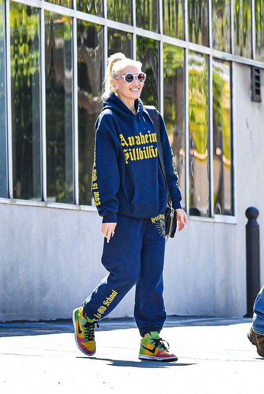 GWEN STEFANI Out for Grocery Shopping in Los Angeles 03/09/2022