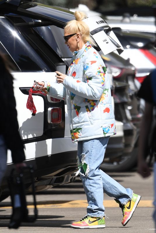 GWEN STEFANI Out in Los Angeles 03/06/2022